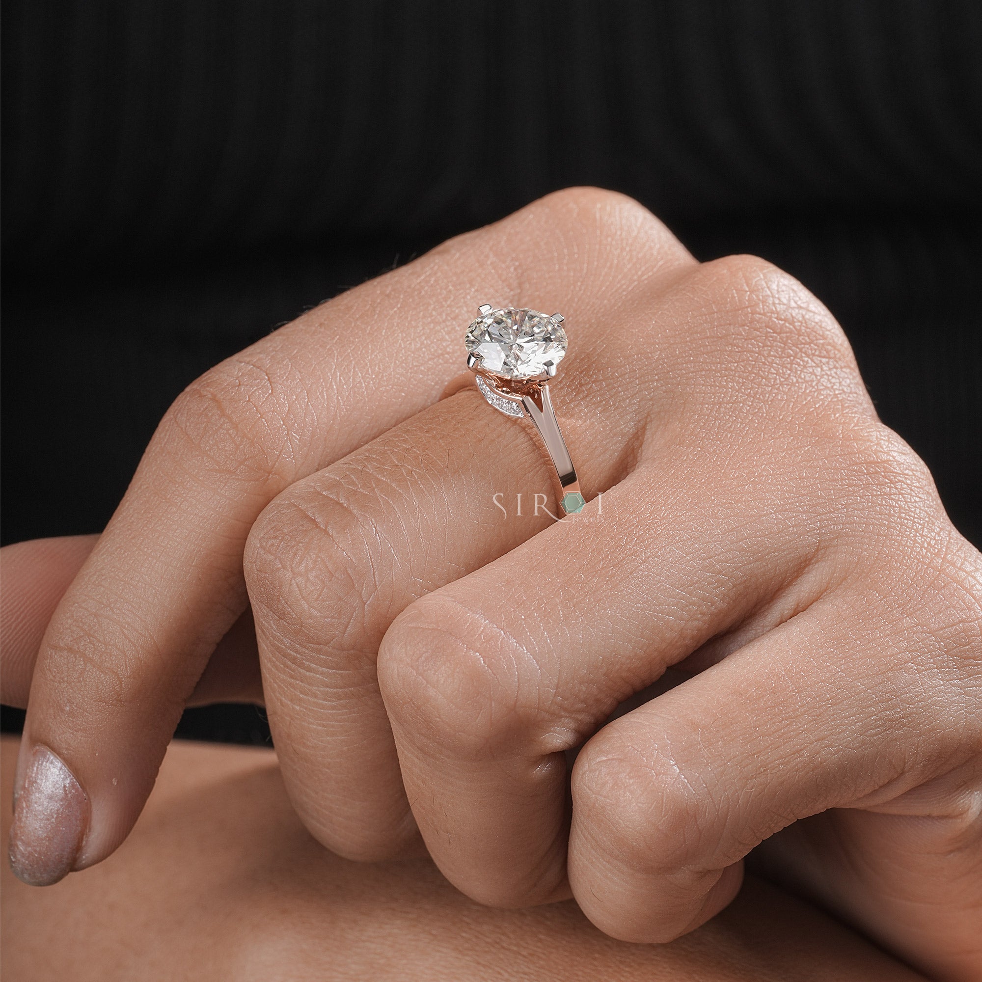 The Elegance Round Brilliant Cut Engagement Ring
